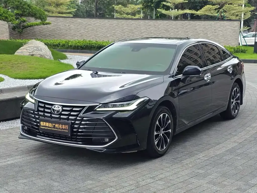 Toyota Avalon — фото 1
