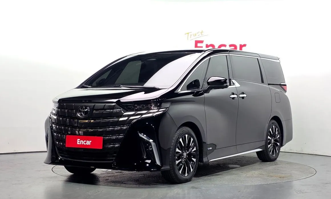 Toyota Alphard — фото 1