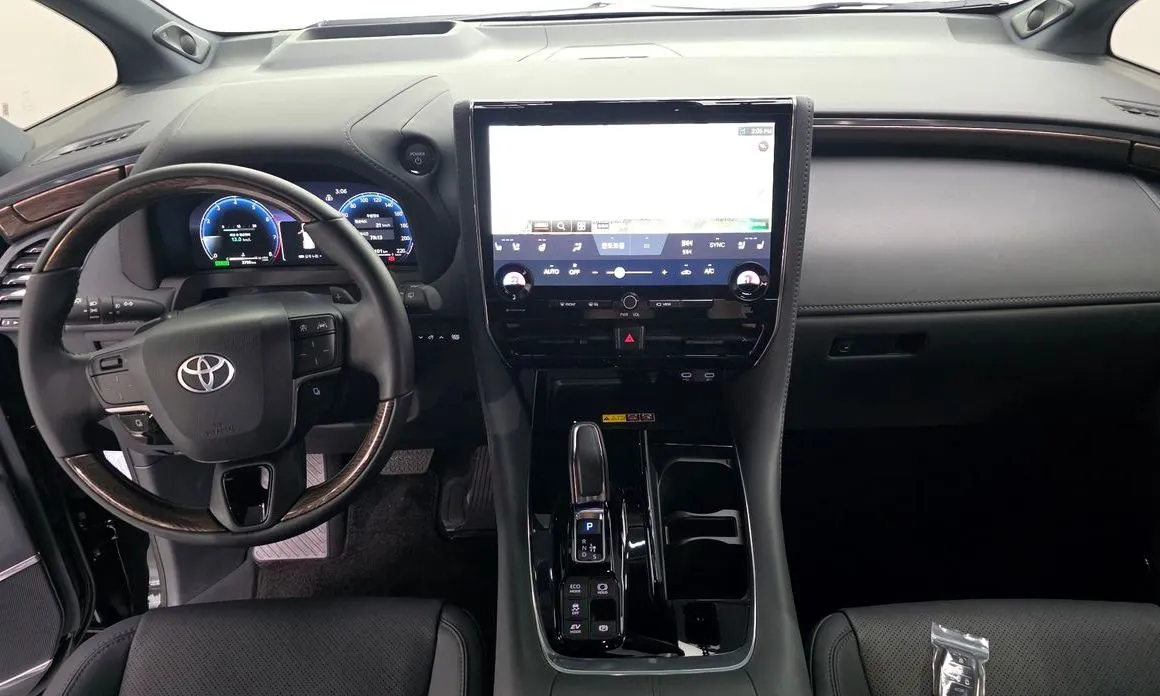 Toyota Alphard — фото 8