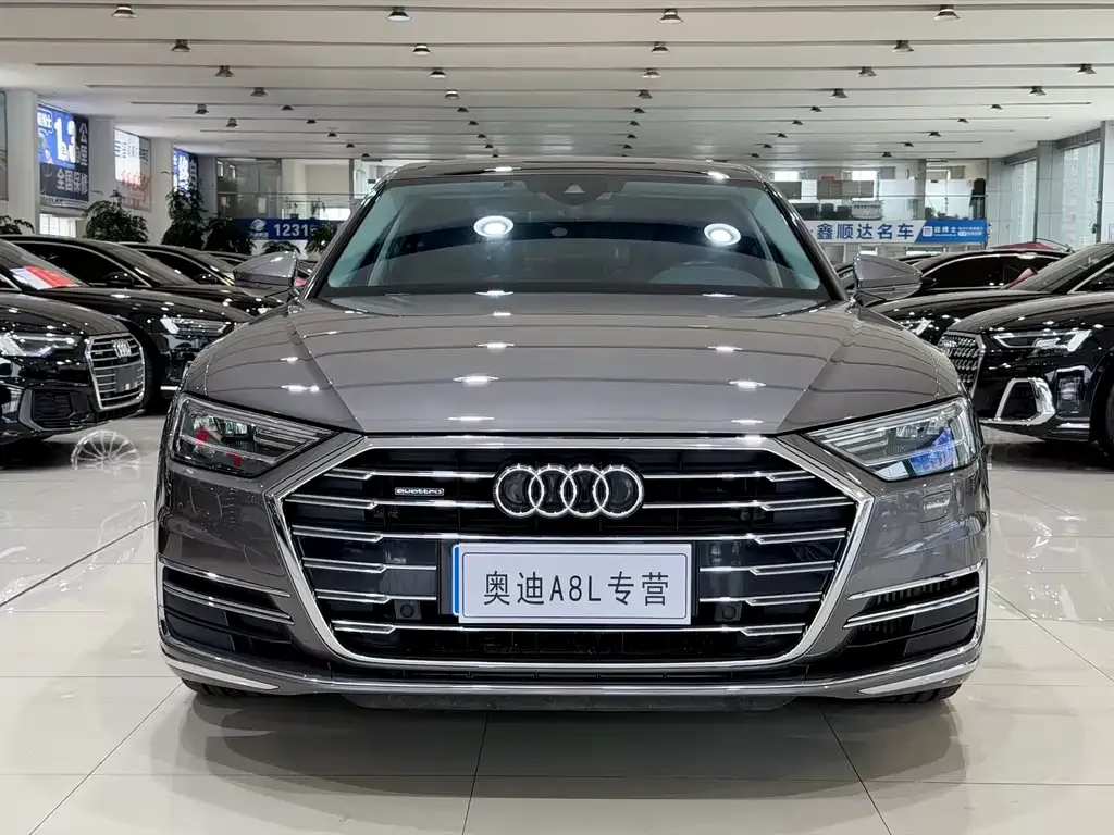 Audi A8 — фото 5
