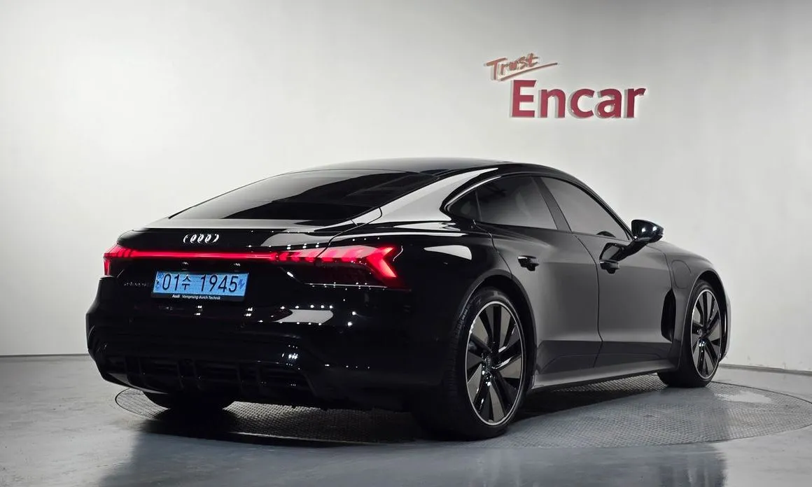 Audi e-tron GT — фото 4
