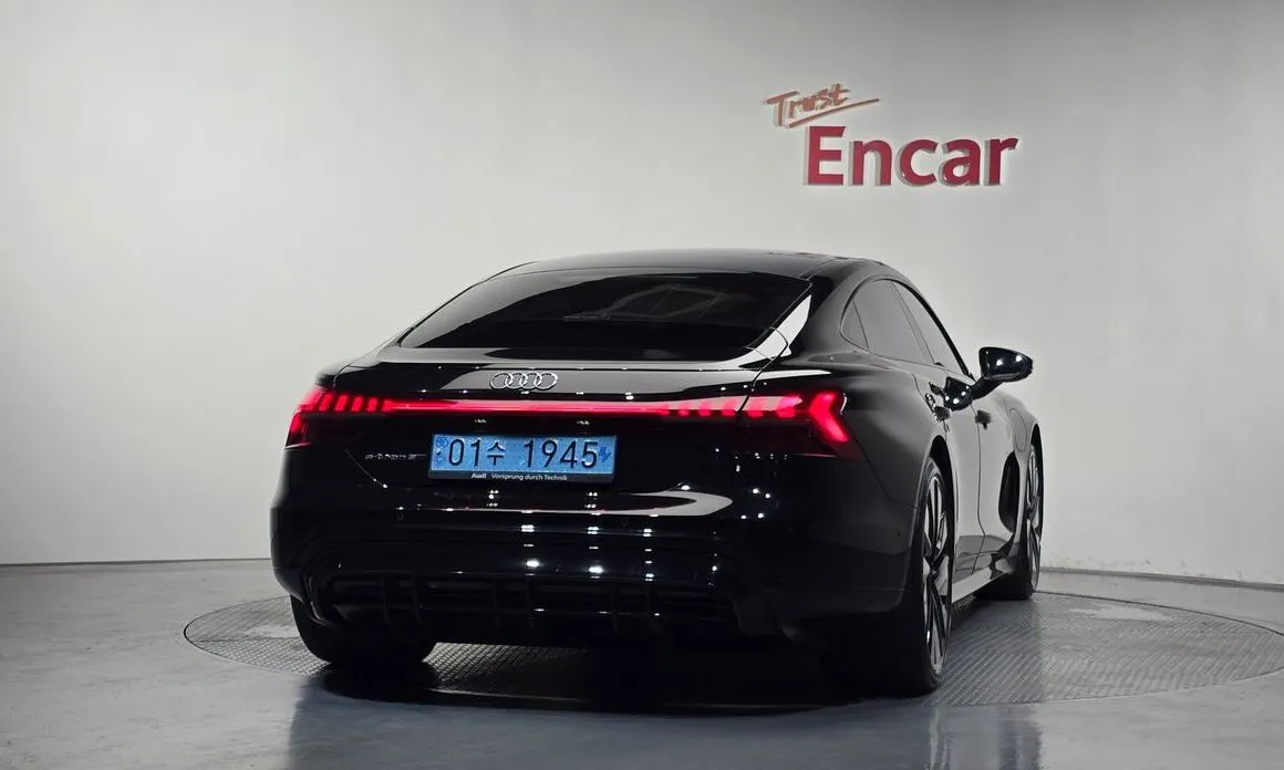 Audi e-tron GT — фото 2