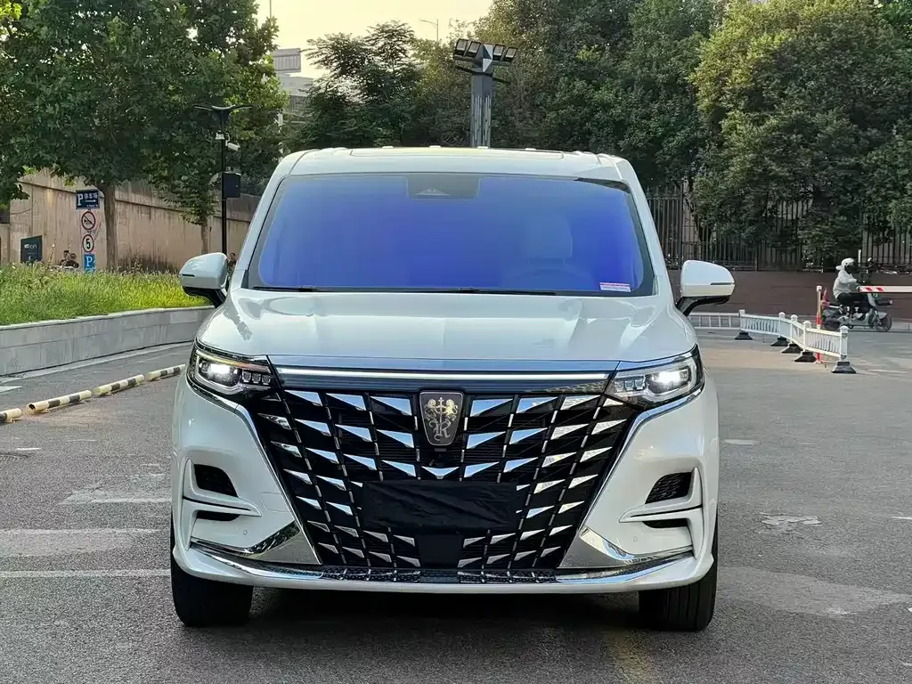 Roewe iMAX8 New Energy — фото 9