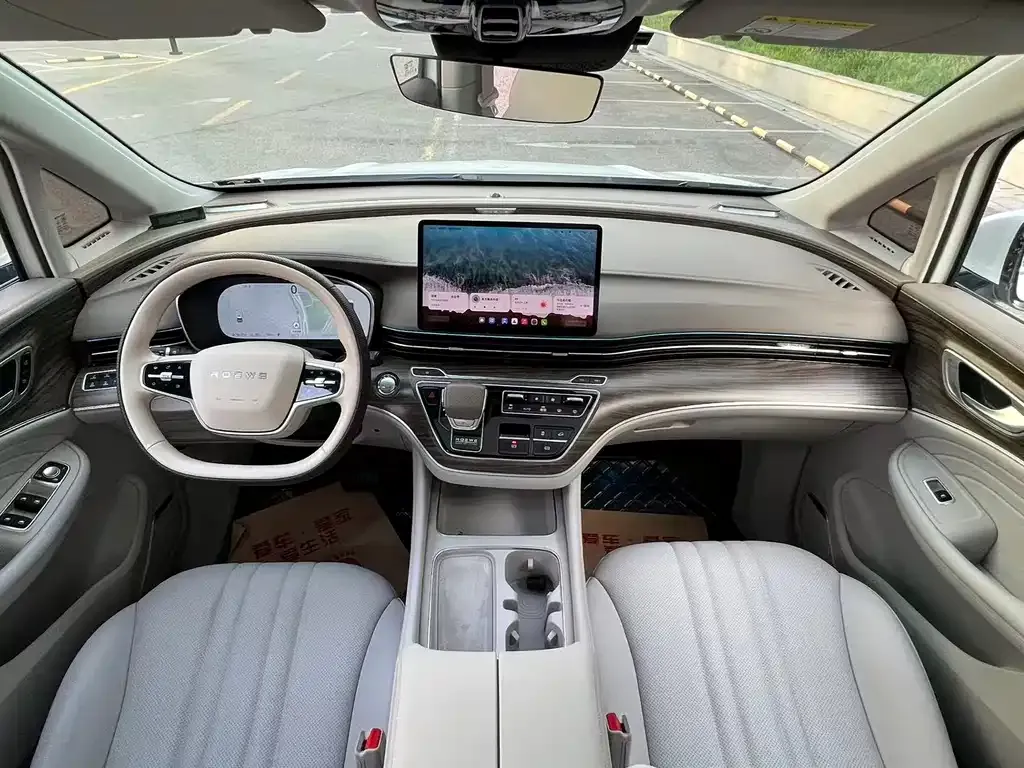 Roewe iMAX8 New Energy — фото 4