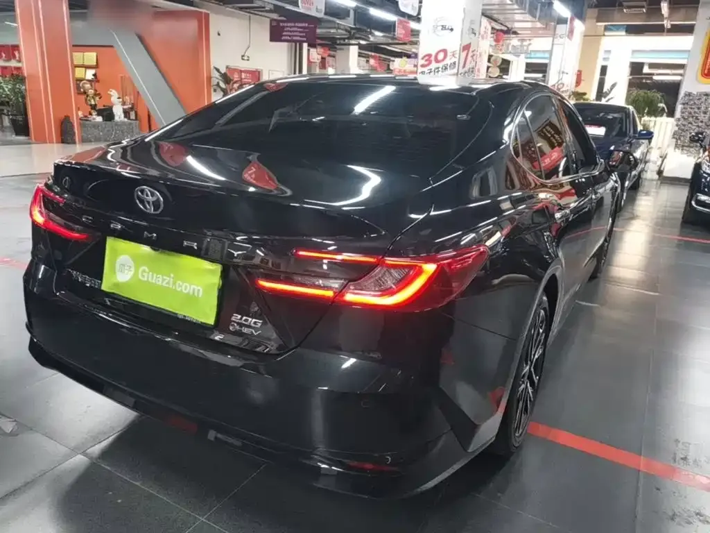 Toyota Camry — фото 10