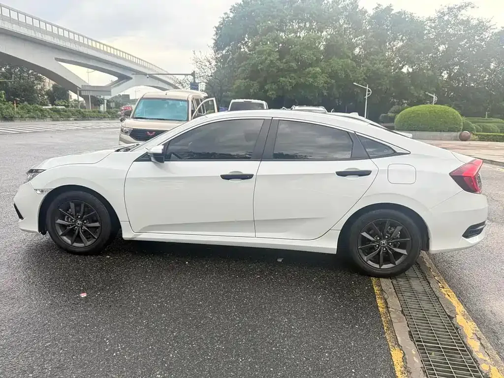 Honda Civic — фото 10