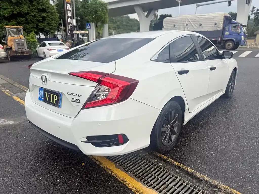 Honda Civic — фото 7