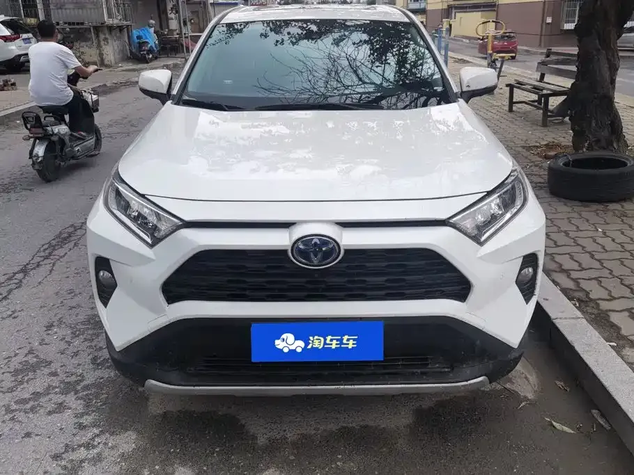 Toyota RAV4 — фото 10