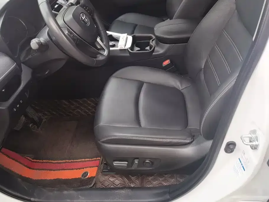 Toyota RAV4 — фото 2