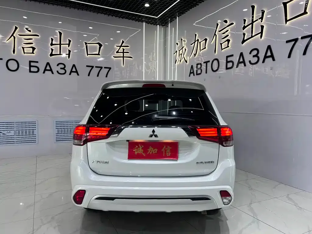 Mitsubishi Outlander — фото 2