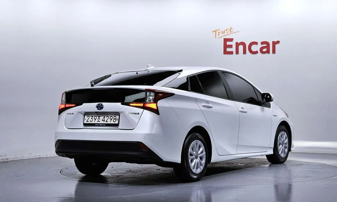 Toyota Prius 2022 из KR, фото 2