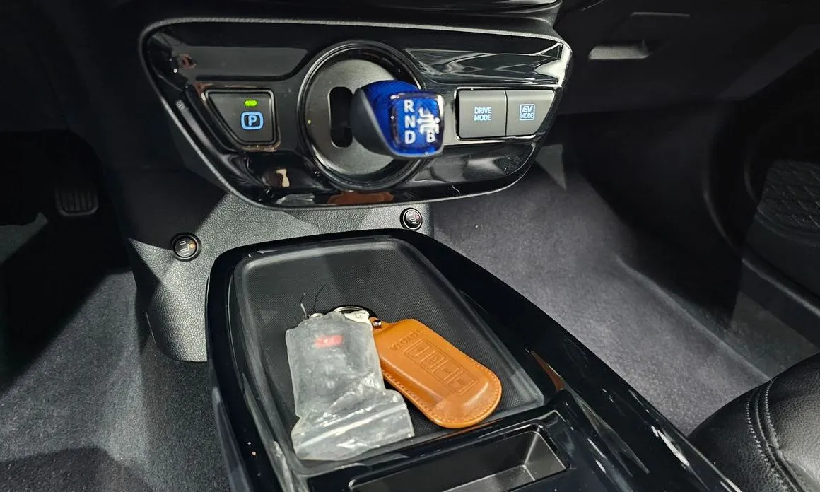 Toyota Prius 2022 из KR, фото 10