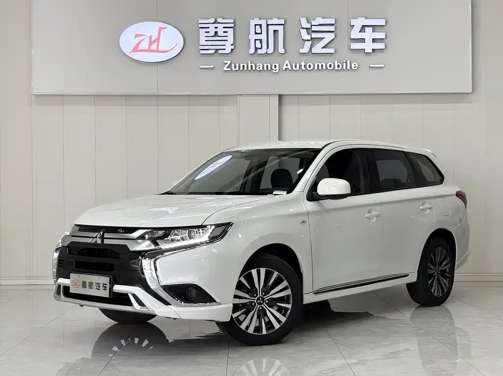 Mitsubishi Outlander — фото 1