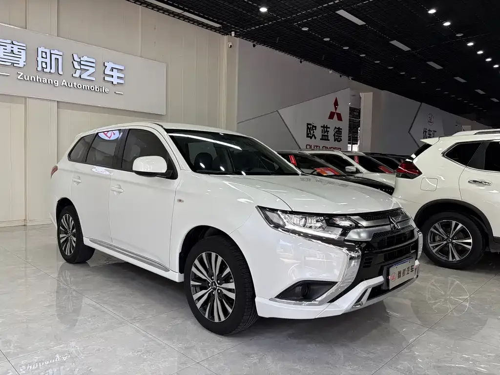 Mitsubishi Outlander — фото 4