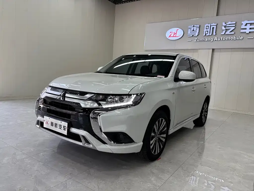 Mitsubishi Outlander — фото 5