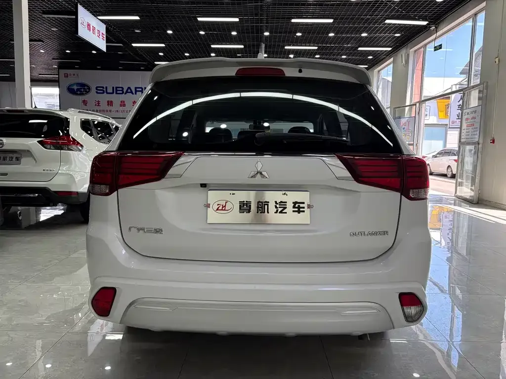 Mitsubishi Outlander — фото 10