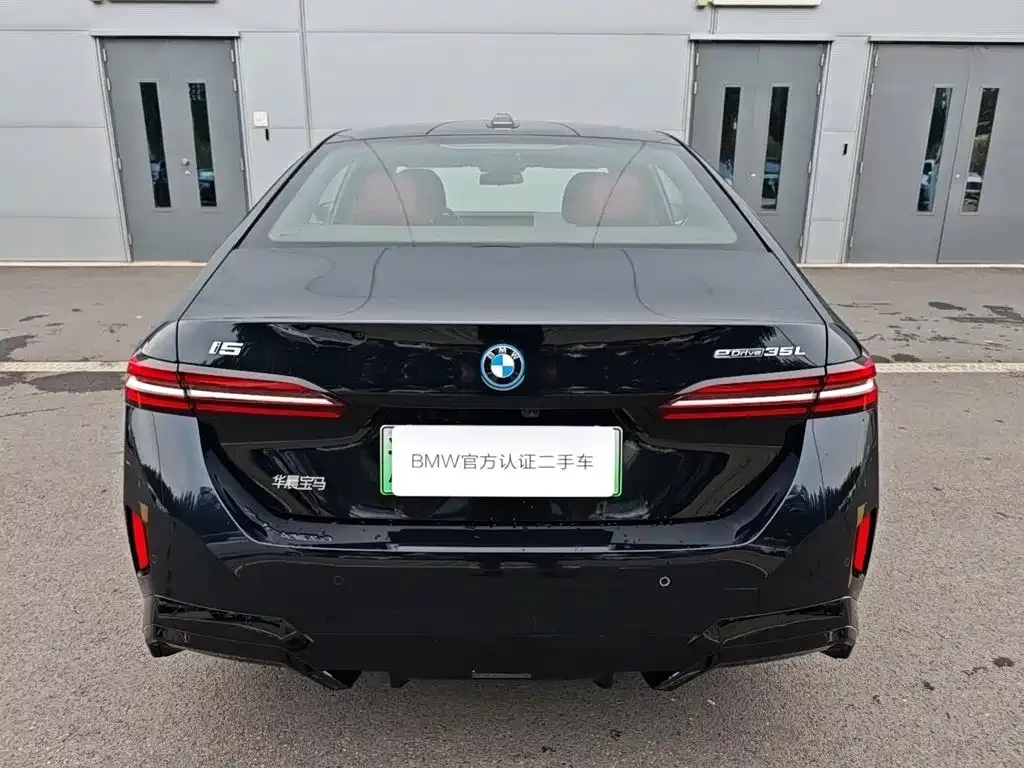 BMW i5 — фото 2