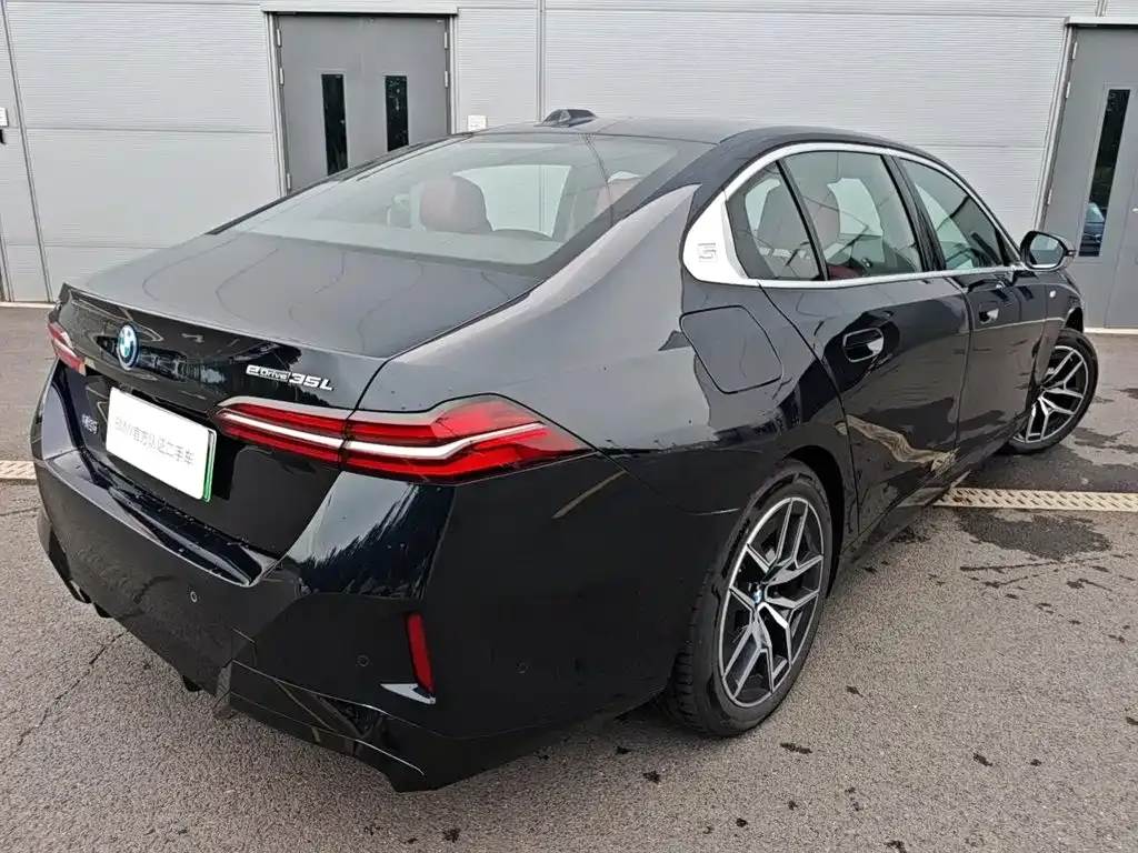 BMW i5 — фото 10