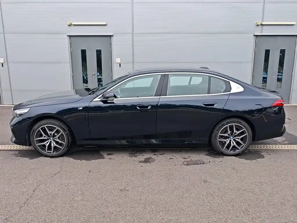 BMW i5 — фото 4