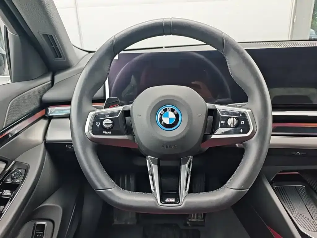 BMW i5 — фото 5