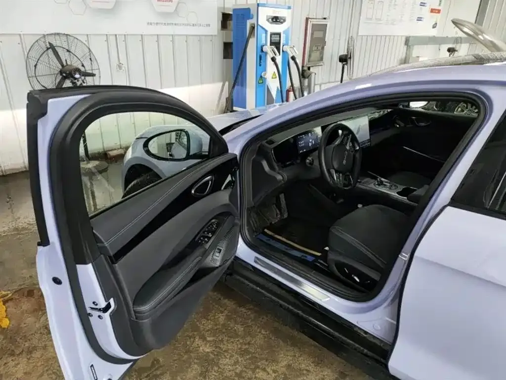 BYD Seal — фото 8
