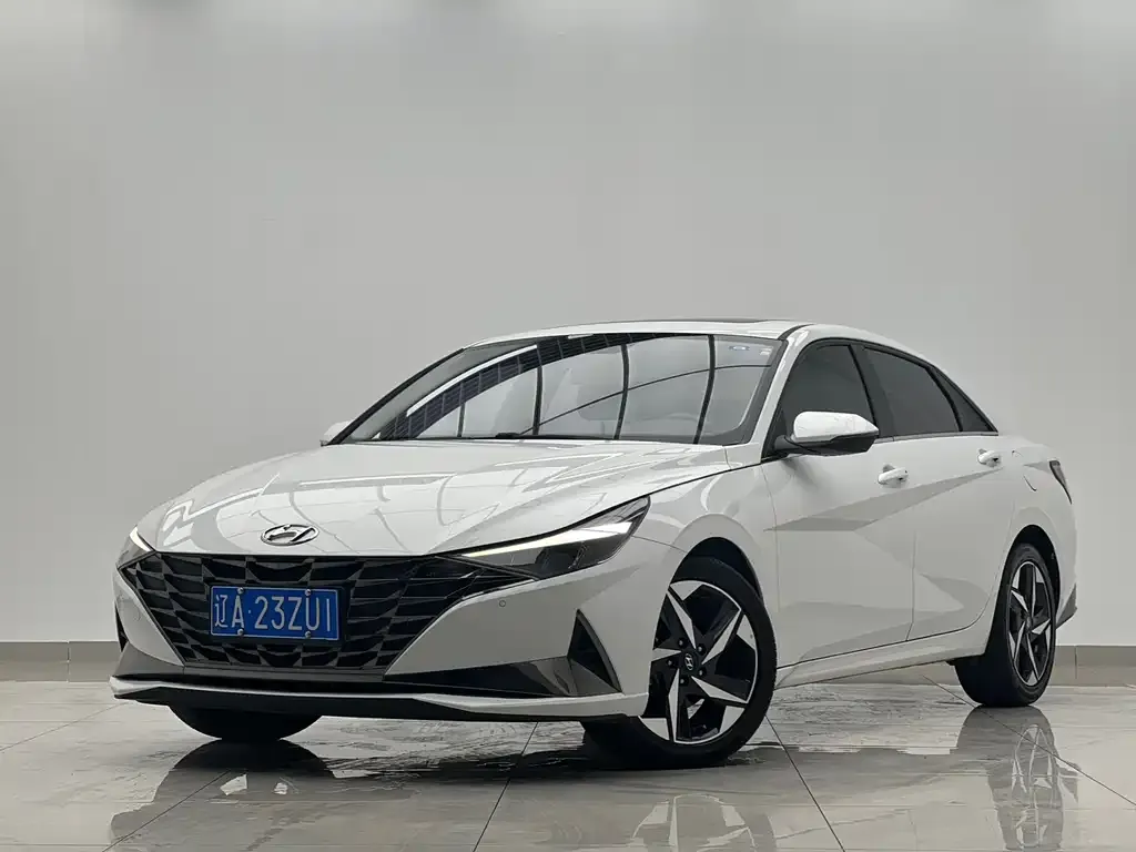Hyundai Elantra — фото 1