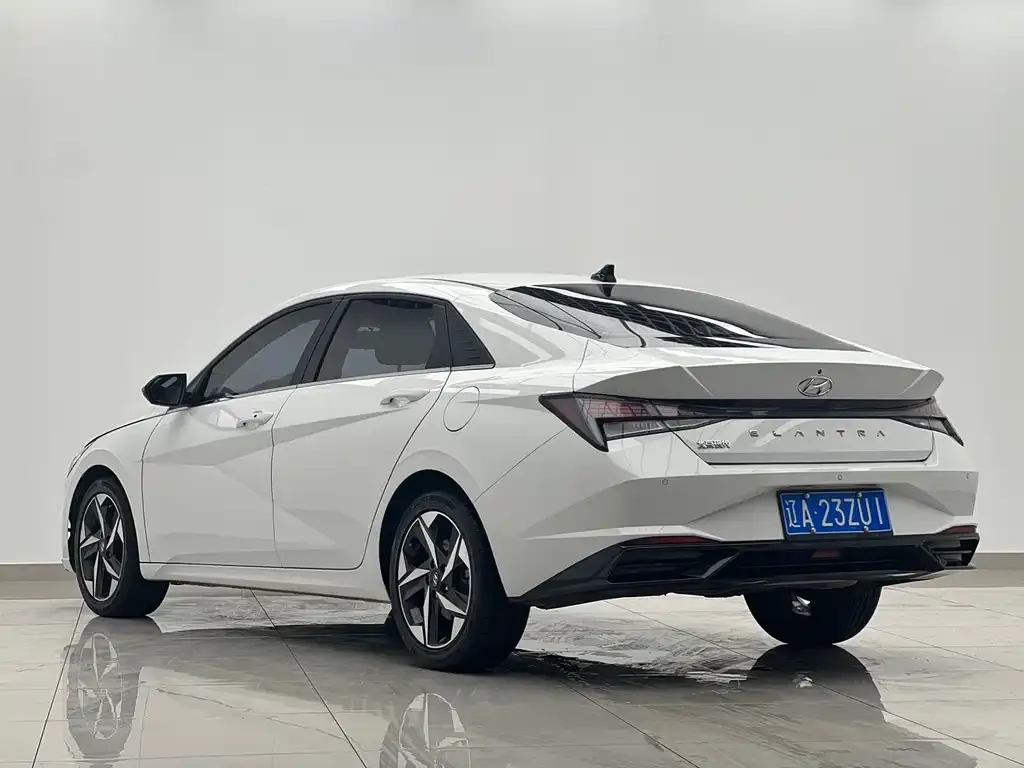 Hyundai Elantra — фото 7