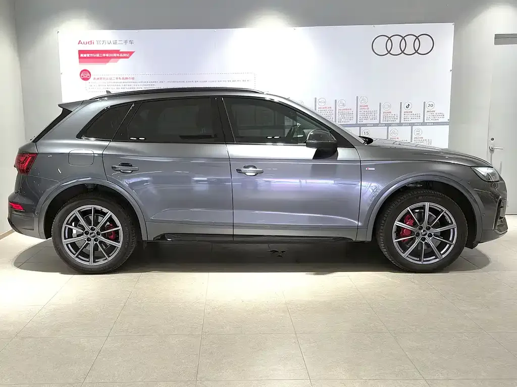 Audi Q5L — фото 8