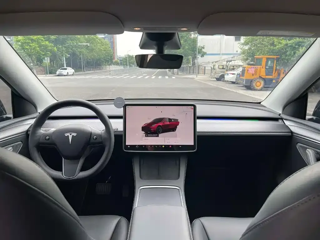 Tesla Model Y — фото 3