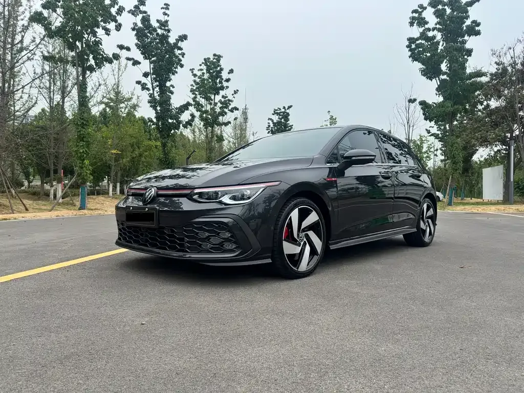 Volkswagen Golf GTI — фото 1
