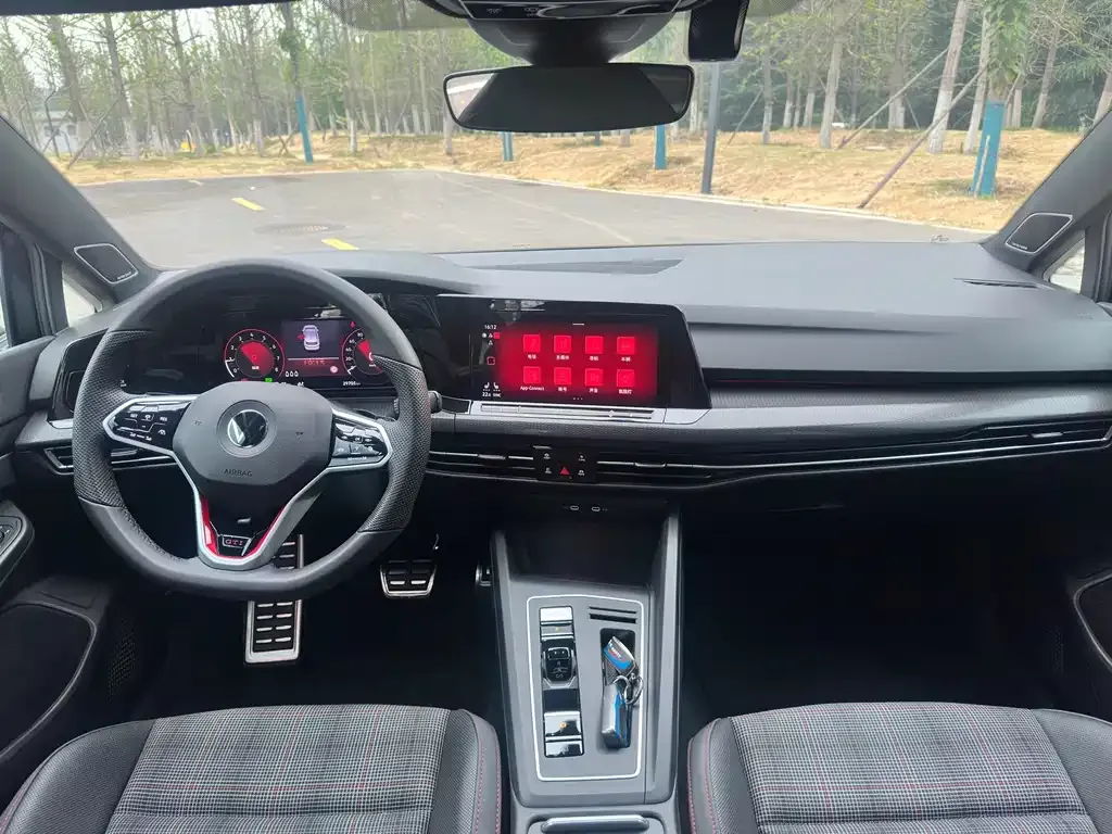 Volkswagen Golf GTI — фото 8