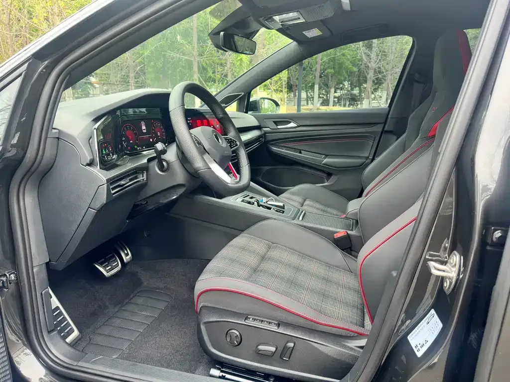 Volkswagen Golf GTI — фото 6