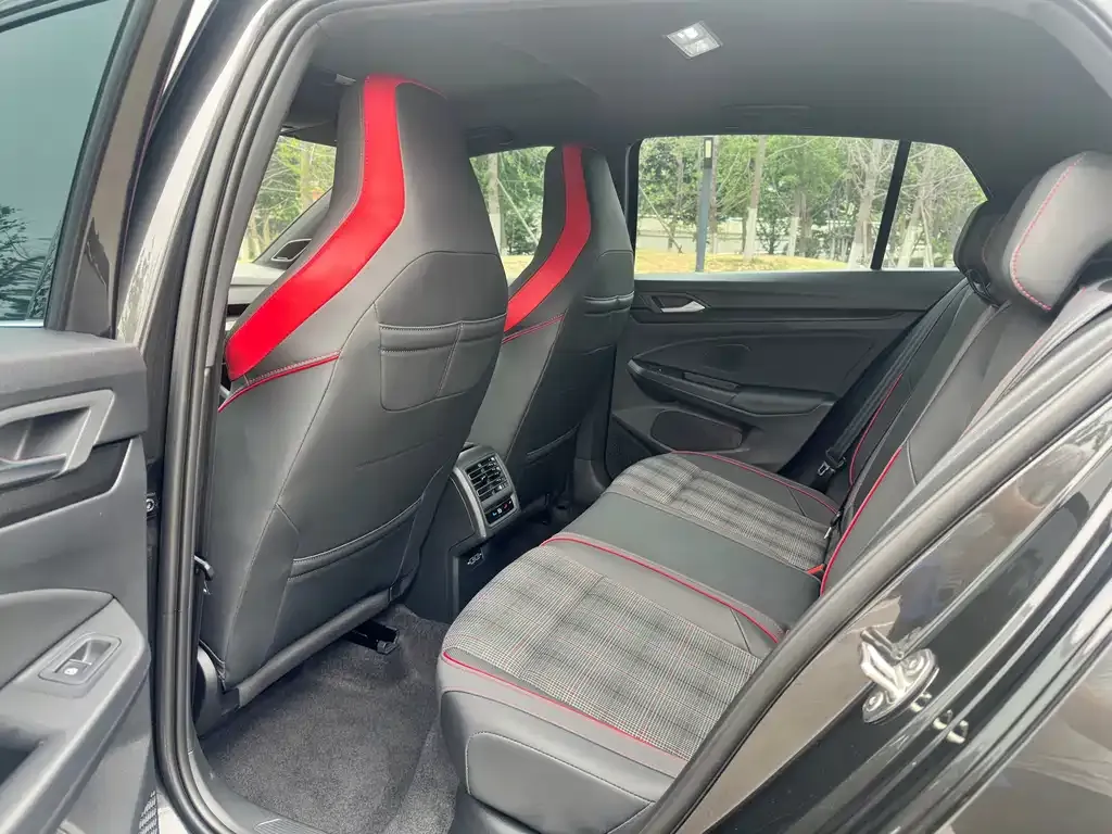 Volkswagen Golf GTI — фото 2