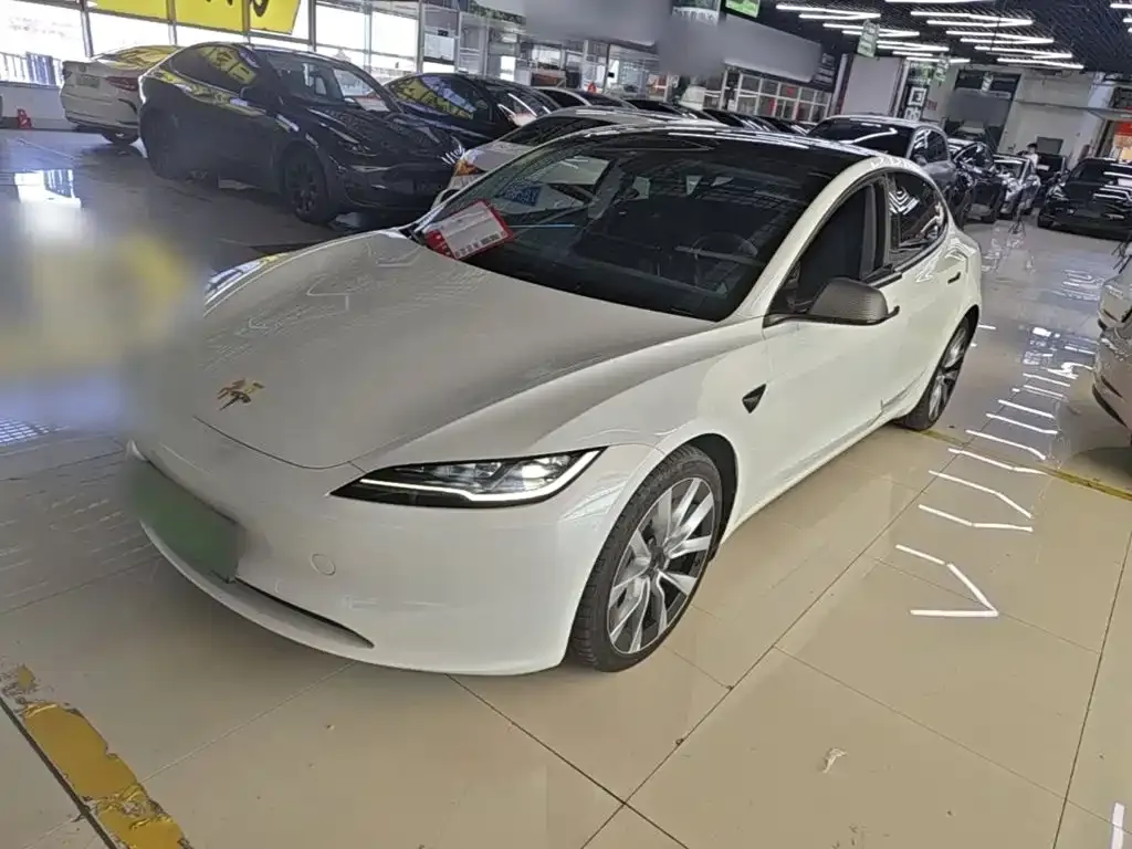 Tesla Model 3 — фото 1