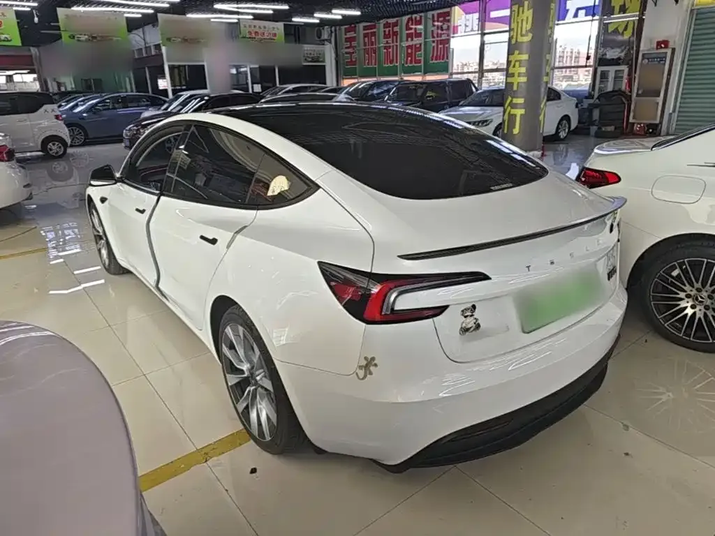 Tesla Model 3 — фото 10