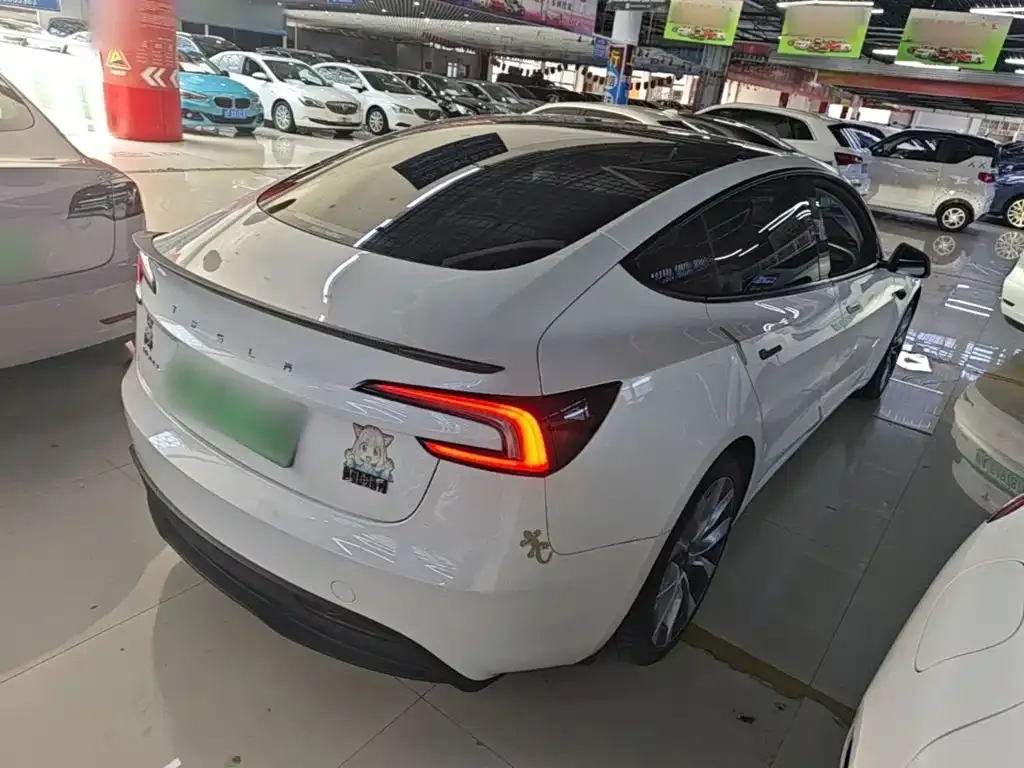 Tesla Model 3 — фото 4