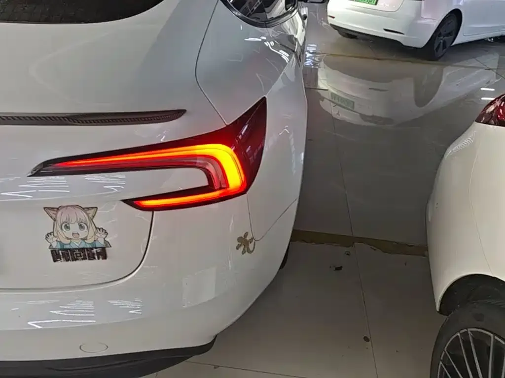 Tesla Model 3 — фото 3