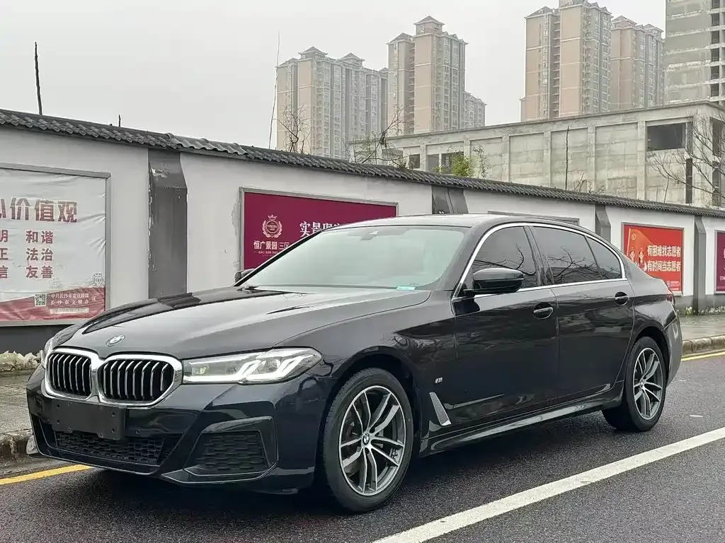 BMW 5 Series — фото 1