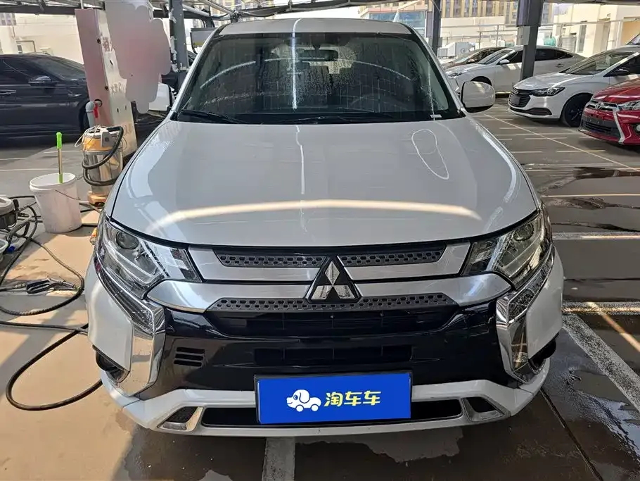 Mitsubishi Outlander — фото 10
