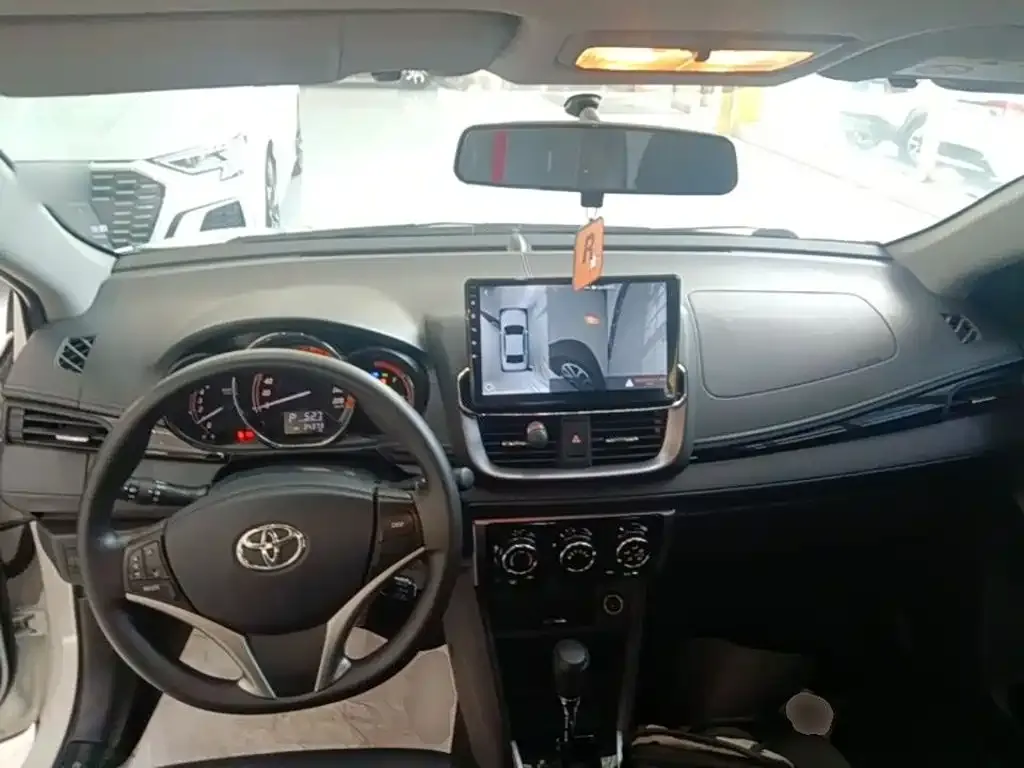Toyota Yaris L — фото 6