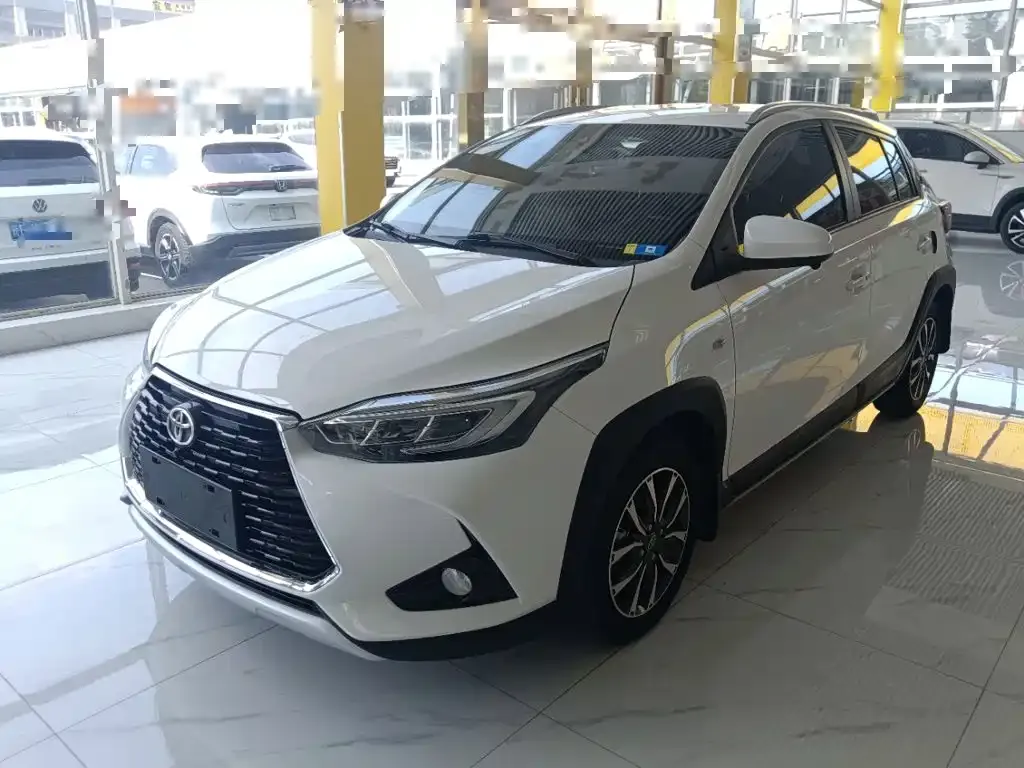 Toyota Yaris L — фото 10