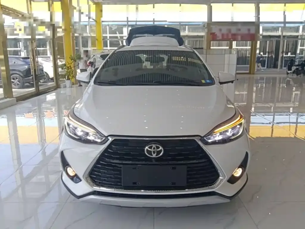 Toyota Yaris L — фото 9