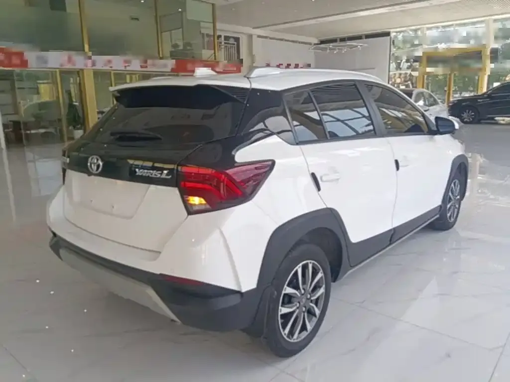 Toyota Yaris L — фото 3