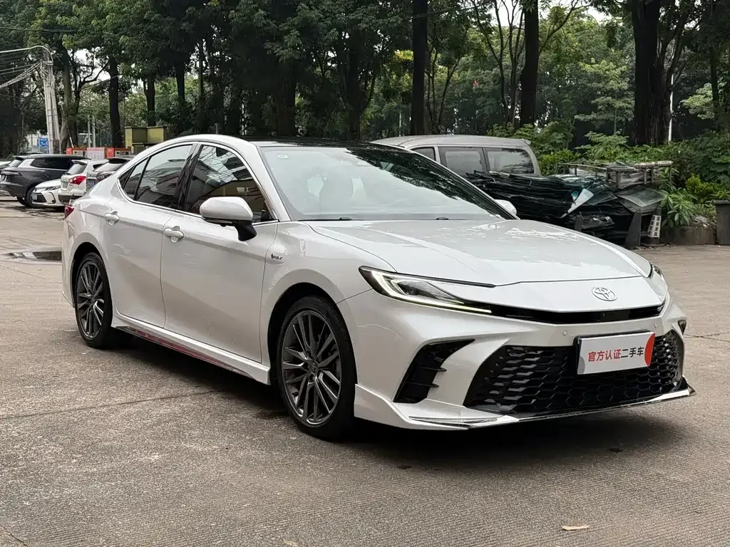 Toyota Camry — фото 10