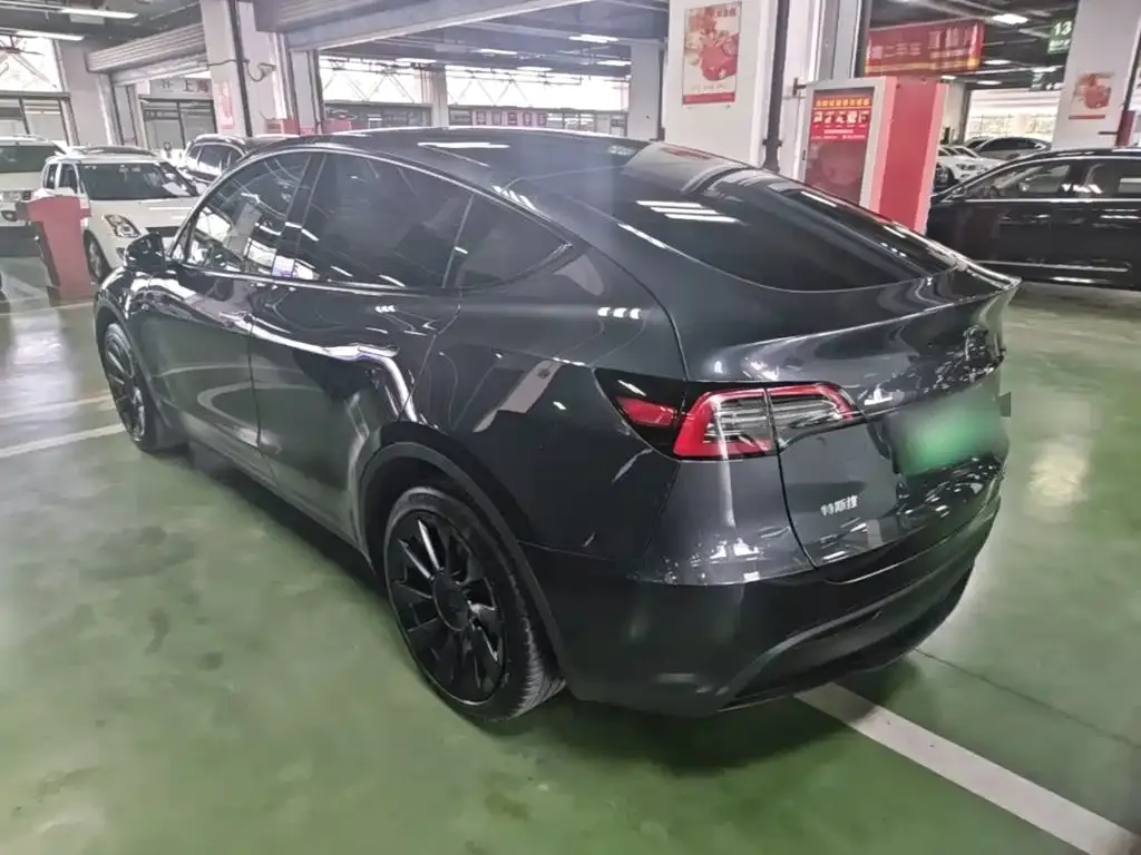 Tesla Model Y — фото 8