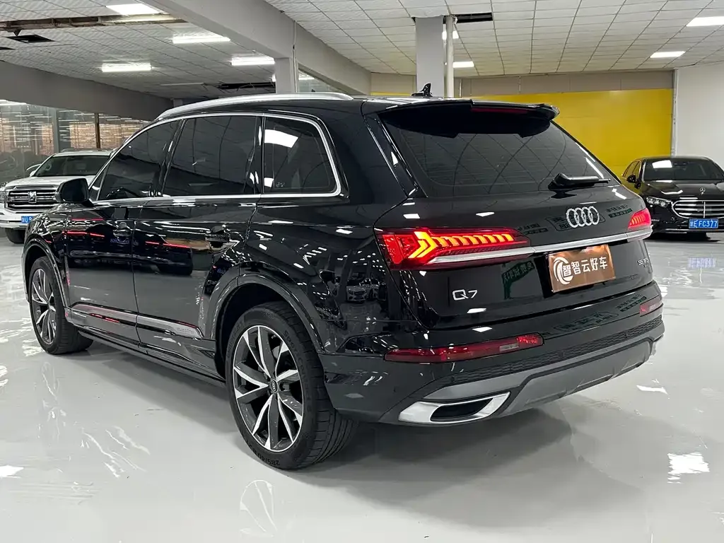 Audi Q7 — фото 4