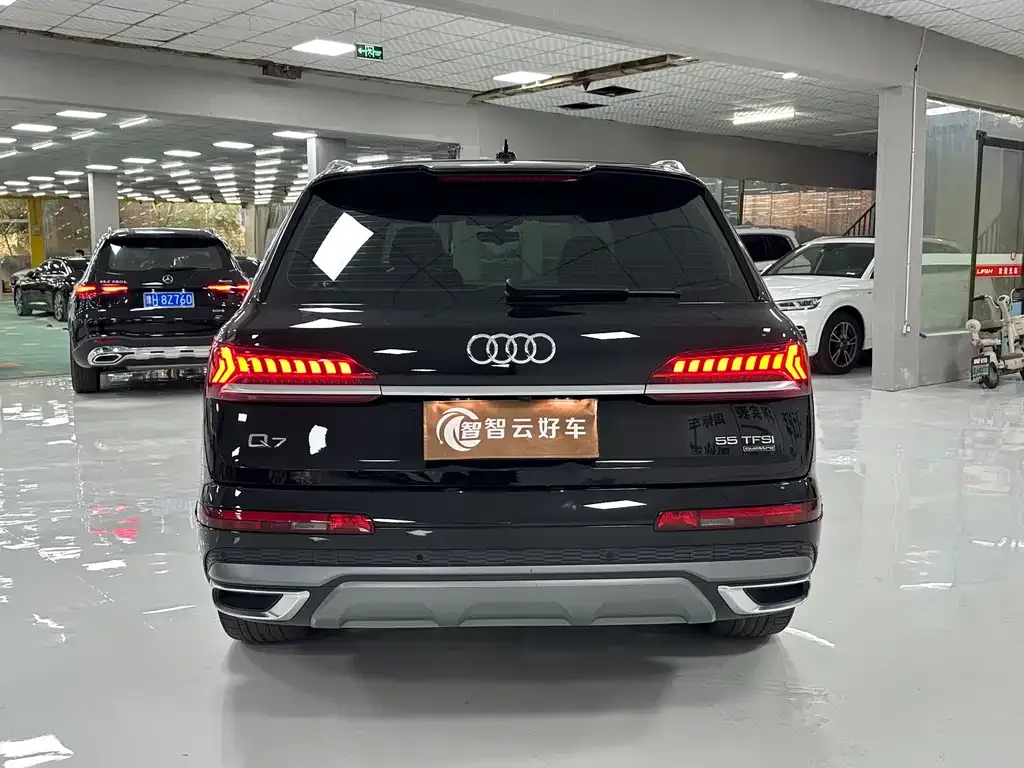 Audi Q7 — фото 9
