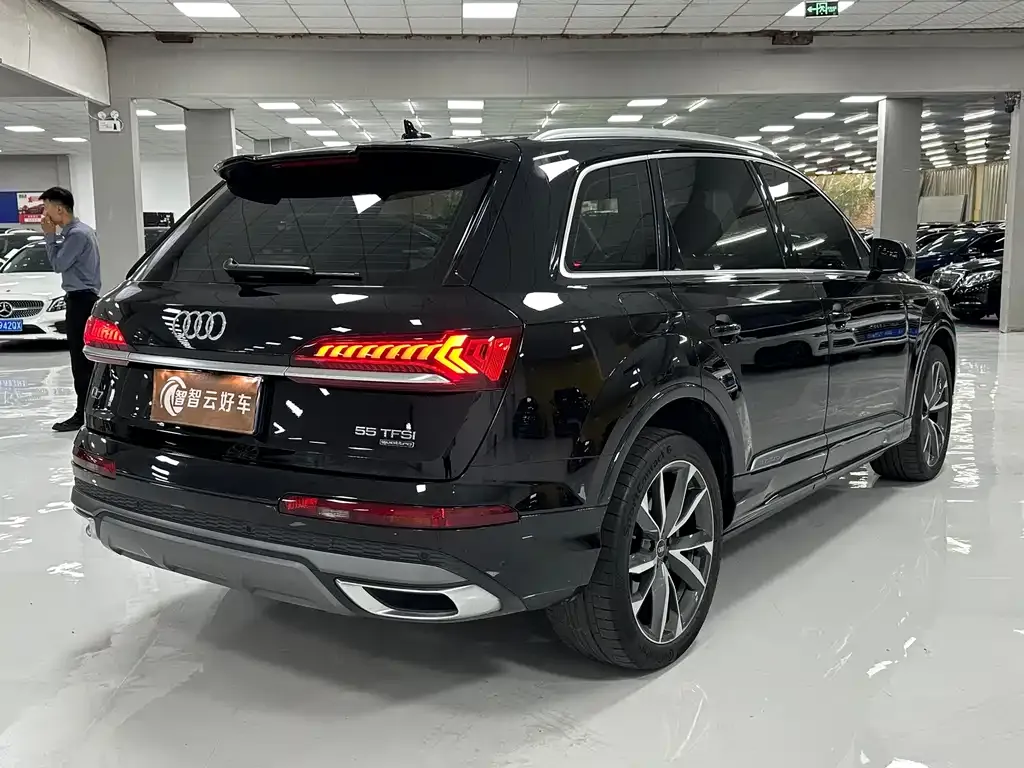 Audi Q7 — фото 5