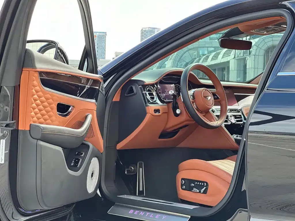 Bentley Flying Spur — фото 9