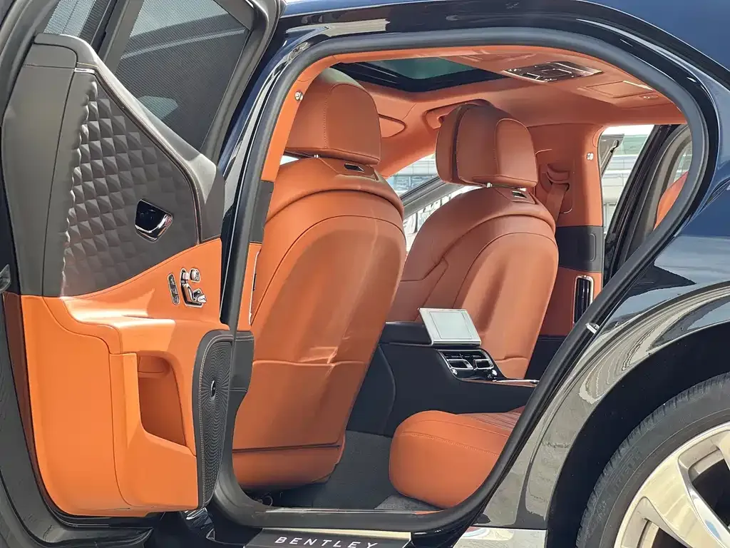 Bentley Flying Spur — фото 3